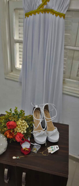 ISABELA CARMONI (MAKING OFF)